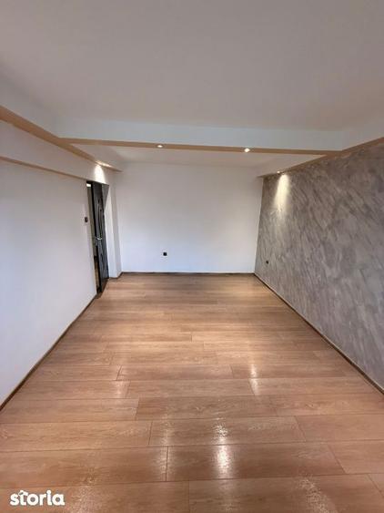 Apartament cu 3 camere decomandat în Obor