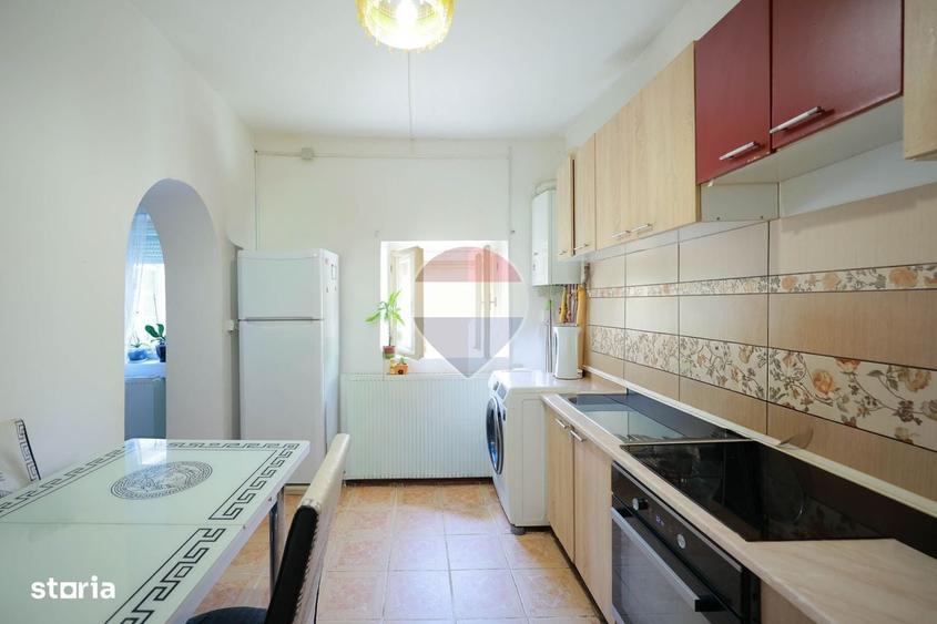 Casă cu 4 camere în Santăul Mare