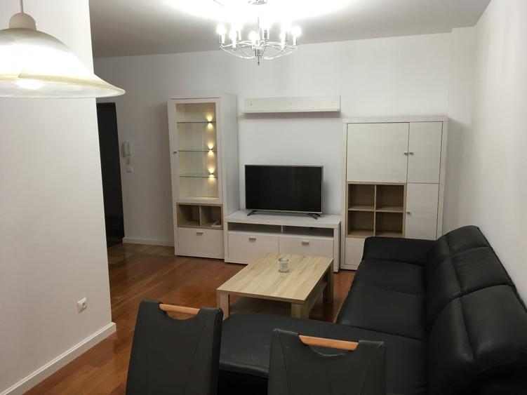 Apartament cu 3 camere semidecomandat, mobilat în Lazaret