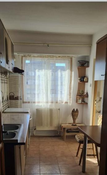 Apartament cu 4 camere decomandat în Micro 5