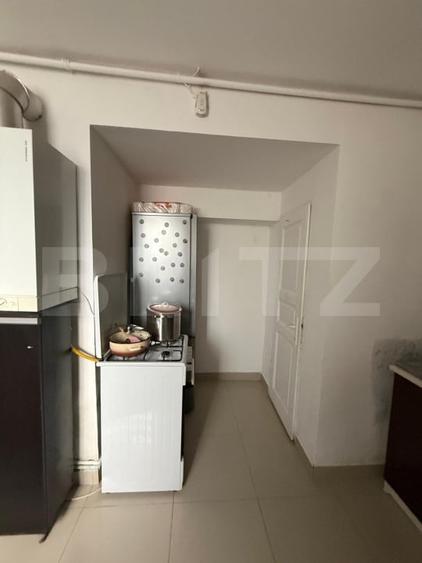 Apartament de vanzare , curte comuna, 2 camere, Zona Semicentral - 7