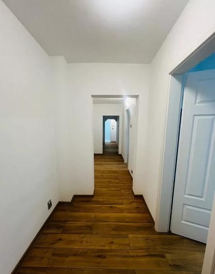 Apartament cu 4 camere decomandat în Tineretului