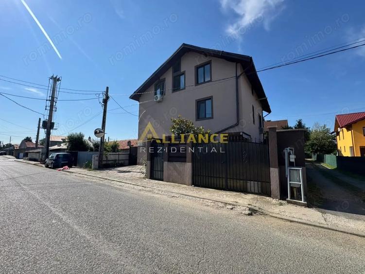 Casă cu 7 camere cu Teren 400 Mp în Central