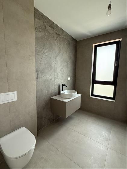 Apartament cu 3 camere nedecomandat în Nord