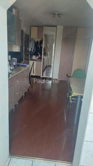 Vand apartament 3 camere Vand apartament 3 camere