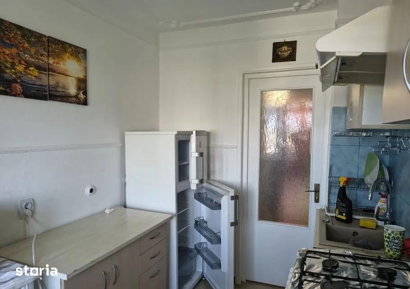Apartament cu 2 camere semidecomandat în Podu Roș