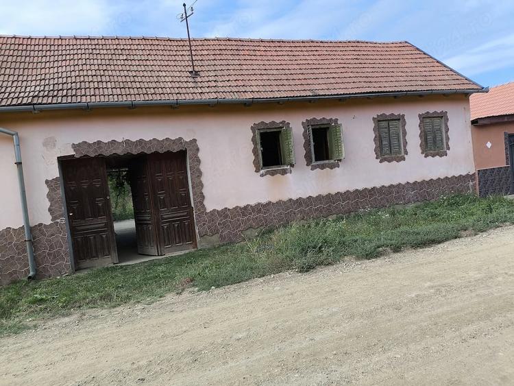 Casă cu Teren 1600 Mp în Secășeni