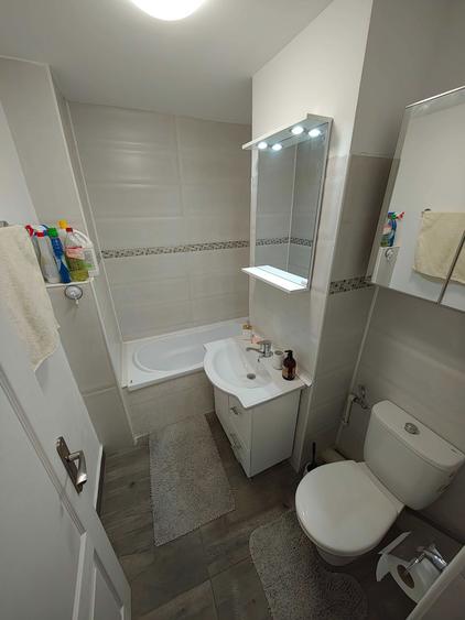 Inchiriez apartament 3 camere - 2