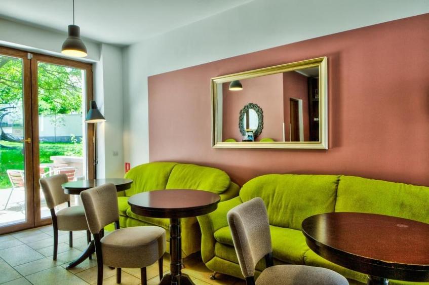 Cladire cu 11 camere, Regim Hotelier, zona Strada Lunga - 1