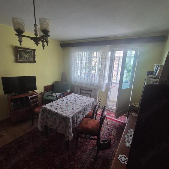 Vand apartament doua camere et.1 Roman - 5