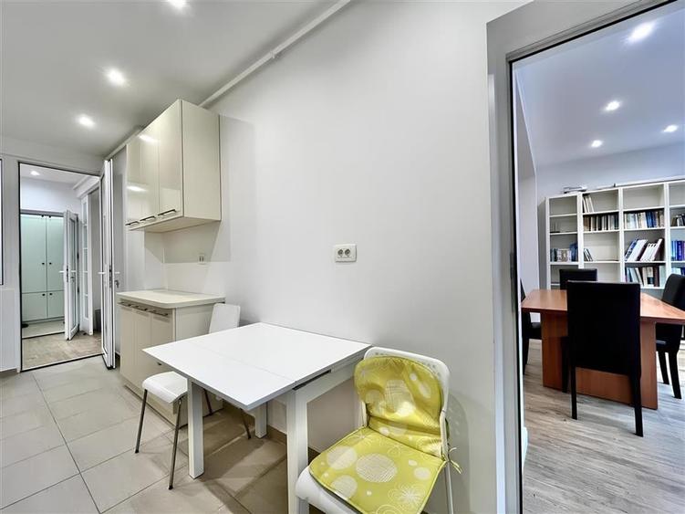 Apartament Decomandat Central cu 3 Camere potrivit unei S.C. - 3