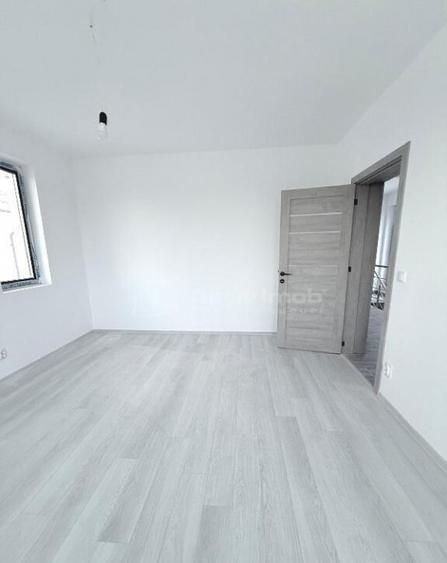 Casa - Cartierul Latin - teren 271mp - 180000E tva- VAND - 12