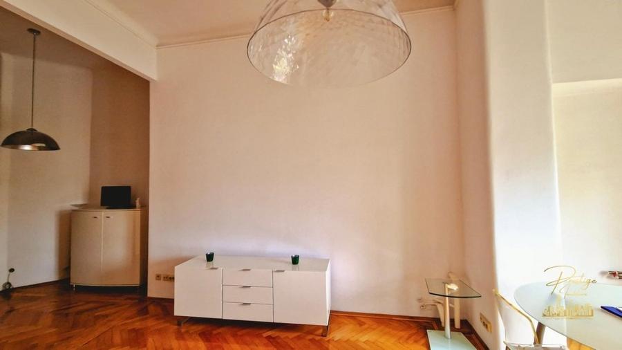 Apartament cu 2 camere de vanzare in cladire istorica - Ultracentral - 11