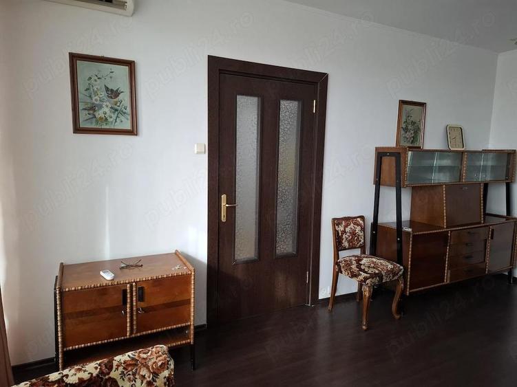 Proprietar vand apartament cu 2 camere semidecomandat, situat pe Calea Grivi?ei nr. 230, etaj 5 7 - 1