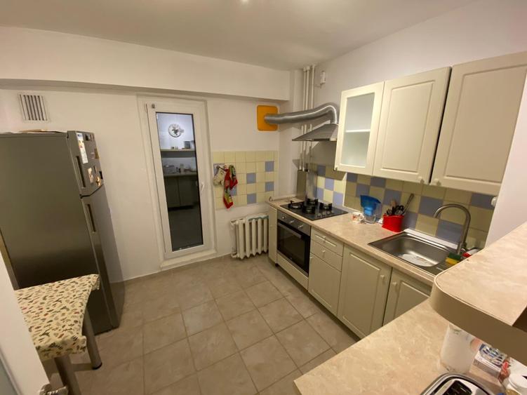 13 Septembrie Panduri, bloc mixt 1992, metrou Academia Militara - 11