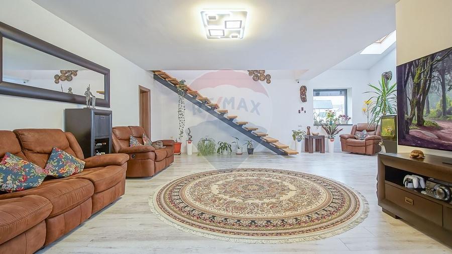 Casă premium cu 270 mp utili, 7 camere ,curte generoasă în Bartolomeu - 4