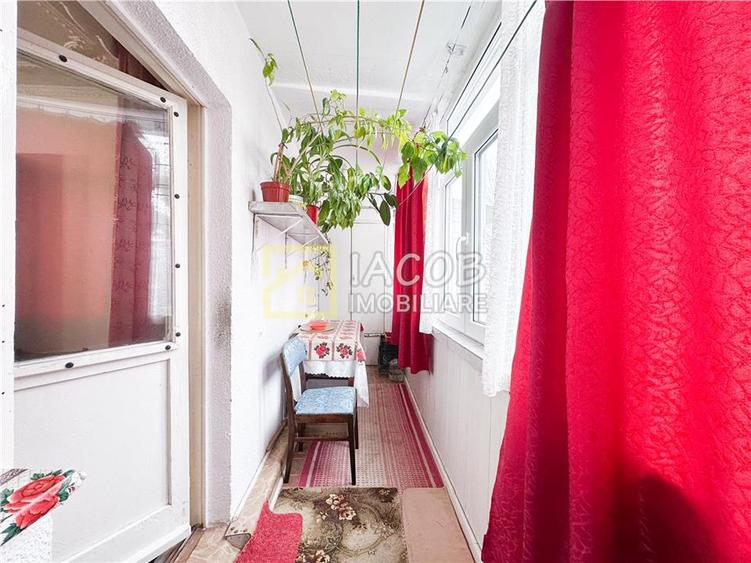 3 camere decomandate, 22 Decembrie - 12