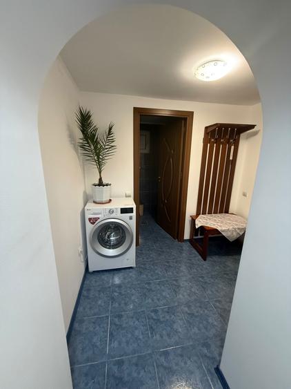 Inchiriez corp casa la curte, zona Delfinariu, Constanta - 2