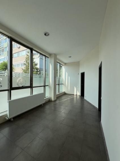 Spatiu comercial\birouri in cladire noua - 12