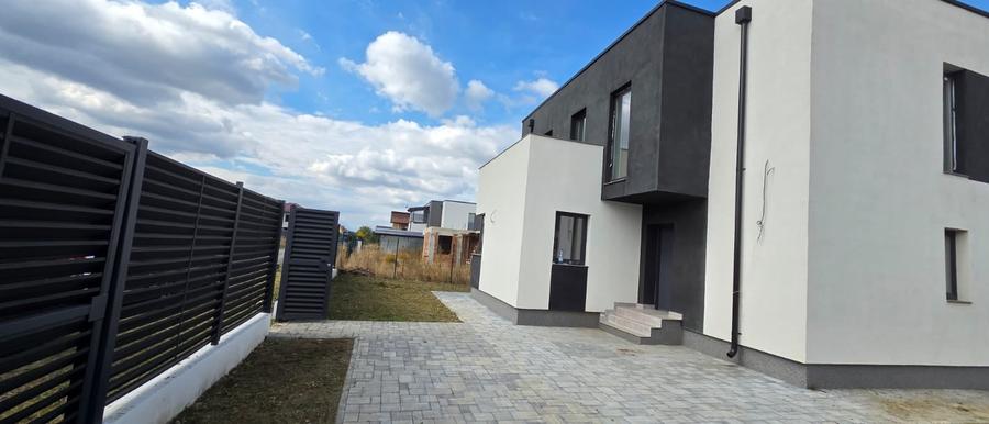 Casă individuală cu 5 camere cu Teren 500 Mp în Sânpetru