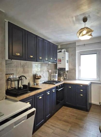 COMPLEXUL STUDENTESC - BLOC IZOLAT - 3 CAMERE - 2 BAI - 2 BALCOANE - CENTRALA PR - 1