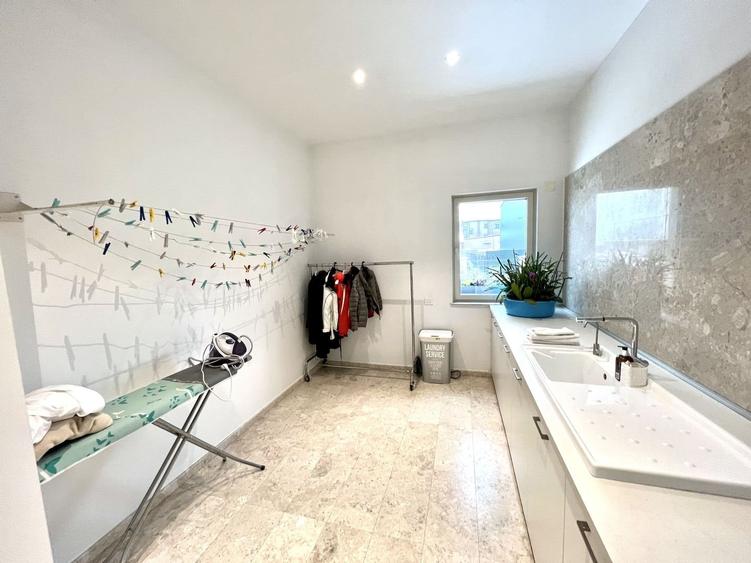 Proprietate deosebita suprafete generoase 580 mp teren 2076 mp - 18