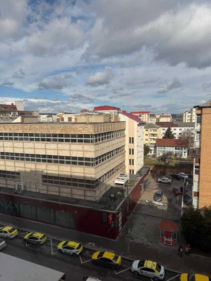 De vanzare apartament cu 3 camere mobilat in centrul Municipiului Targoviste - 115.000 euro - 3