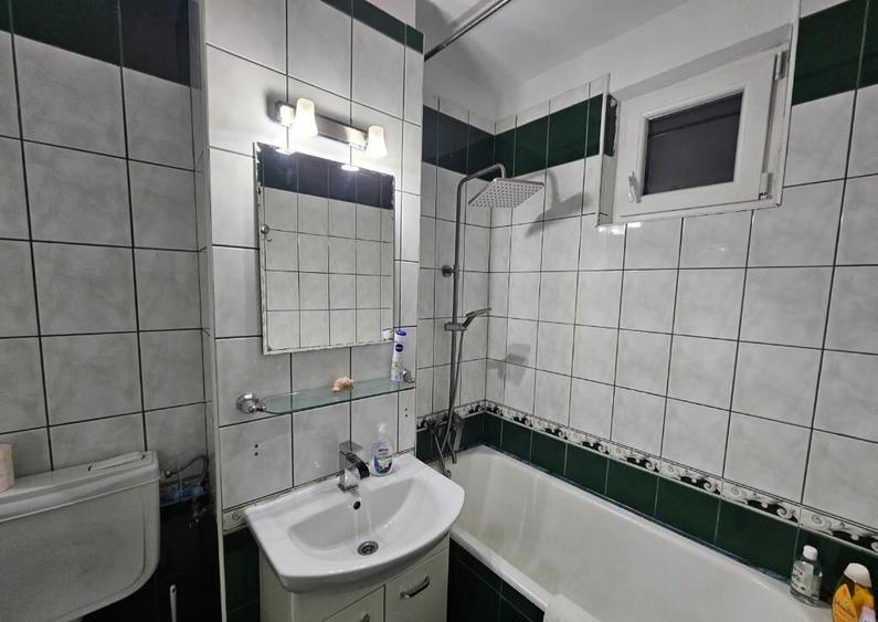 Apartament 3 camere,bloc cu lift,zona Piata Centrala - 1