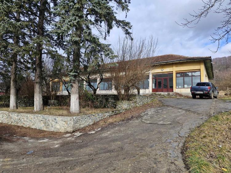 Vand Teren si Cladire Spatiu comercial Poienarii de Muscel sat Jugur - 1