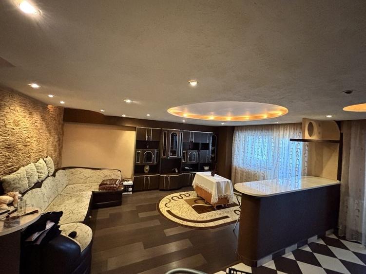 Apartament cu 2 camere decomandat în Exterior Vest