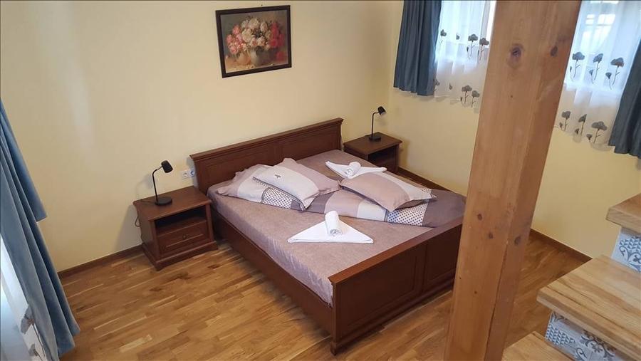 Casă cu 3 camere cu Canalizare în Periferie