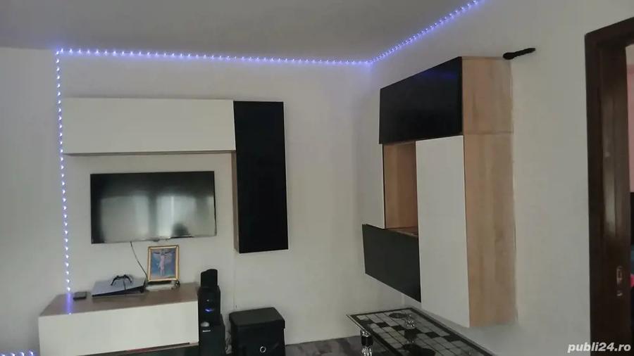 vand apartament cu doua camere pe strada Independen?ei - 1