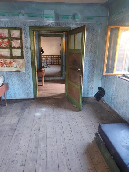 Casa cu curte, gradina ?i 3 terenuri de fanea?a - 3