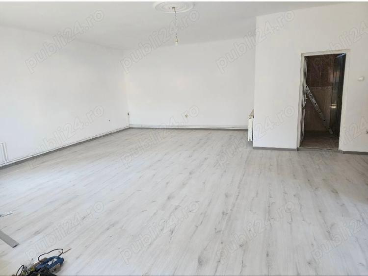 Inchiriez casa spatiu comercial cu garaj - 6