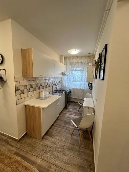 Proprietar Vand apartament cu o camera mobilat si utilat zona Buziasului AEM Str - 8