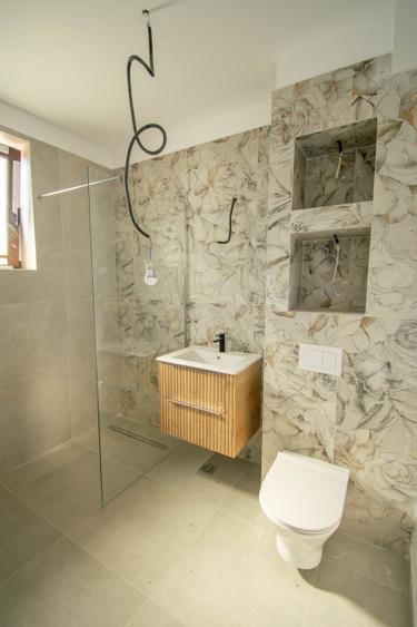 Vila alipita, impecabil executata, teren 350mp, preechipare AC - 34