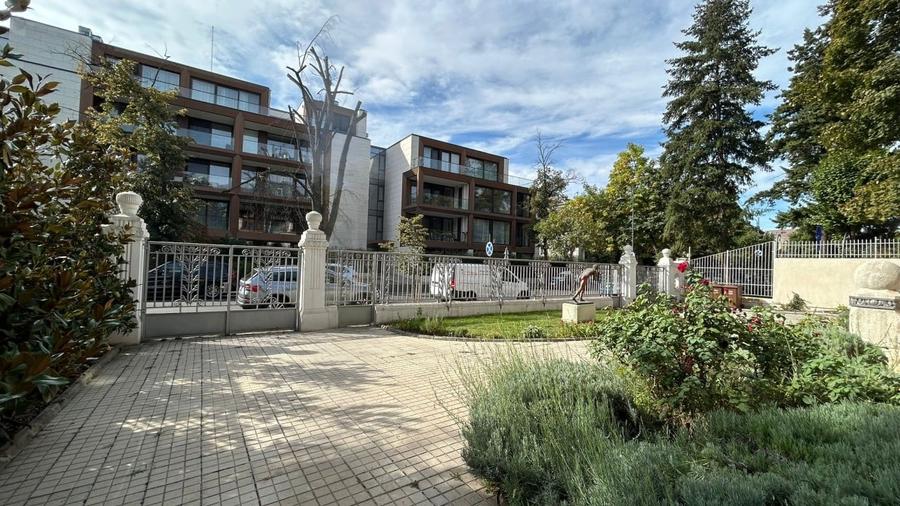 Casă individuală cu 12 camere cu Canalizare în Aviatorilor