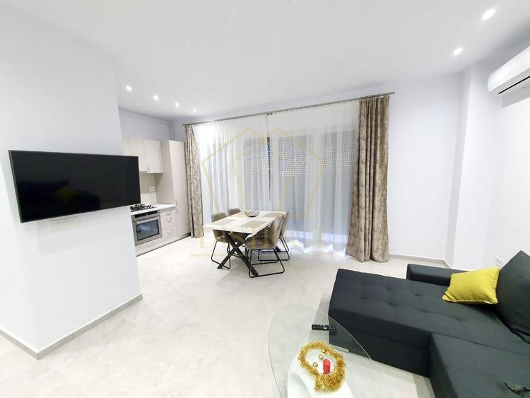 Apartament cu 2 camere semidecomandat, mobilat în Aradului