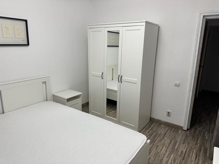 Apartament cu 3 camere semidecomandat în Giulești