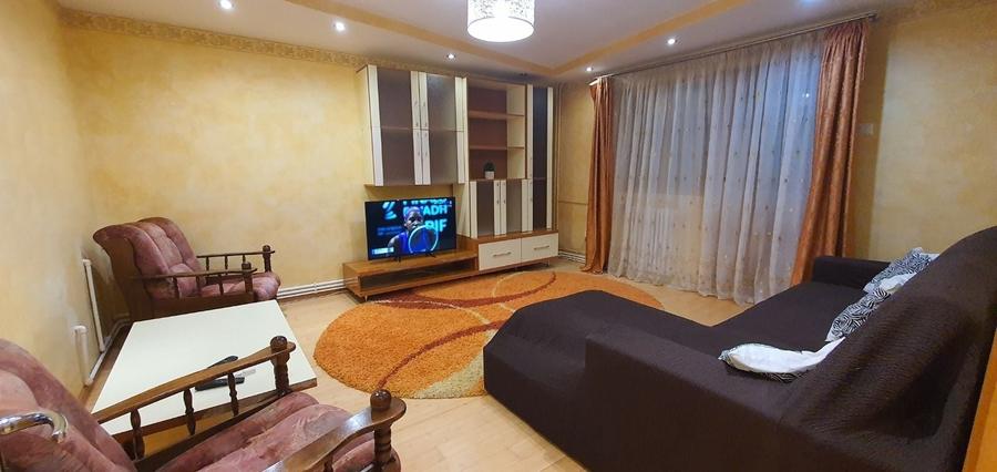 Apartament cu 3 camere decomandat în Paltin