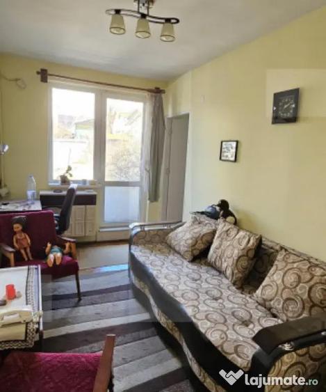 Apartament cu 4 camere semidecomandat în Simeria
