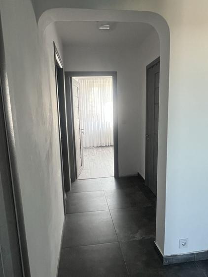 Apartament cu 3 camere decomandat în Progresul