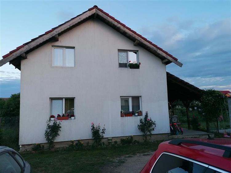 Casă individuală cu 5 camere cu Teren 500 Mp în Exterior Vest