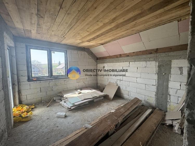 Casă individuală cu 4 camere cu Teren 953 Mp în Gura Văii