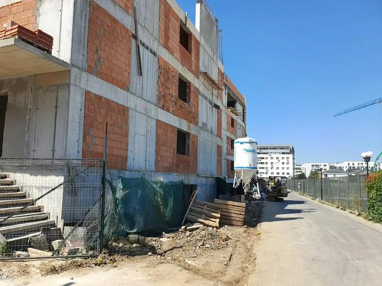 Apartament cu 3 camere decomandat în Theodor Pallady