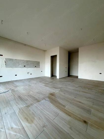 Apartament cu 2 camere decomandat în Plopi
