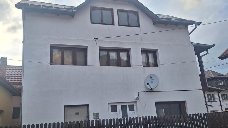 Casă cu 4 camere în Rucăr