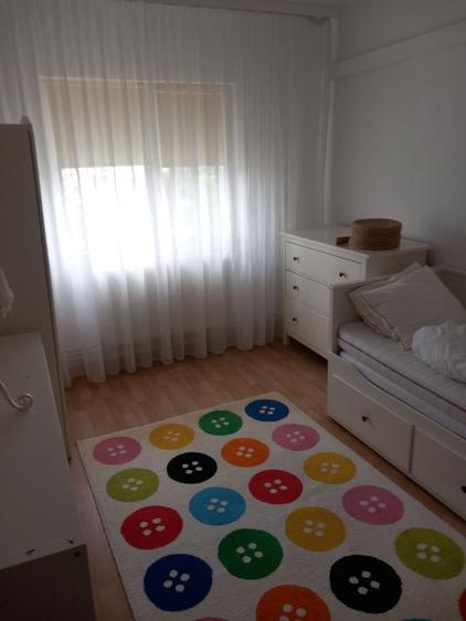 Apartament cu 3 camere decomandat în Sud
