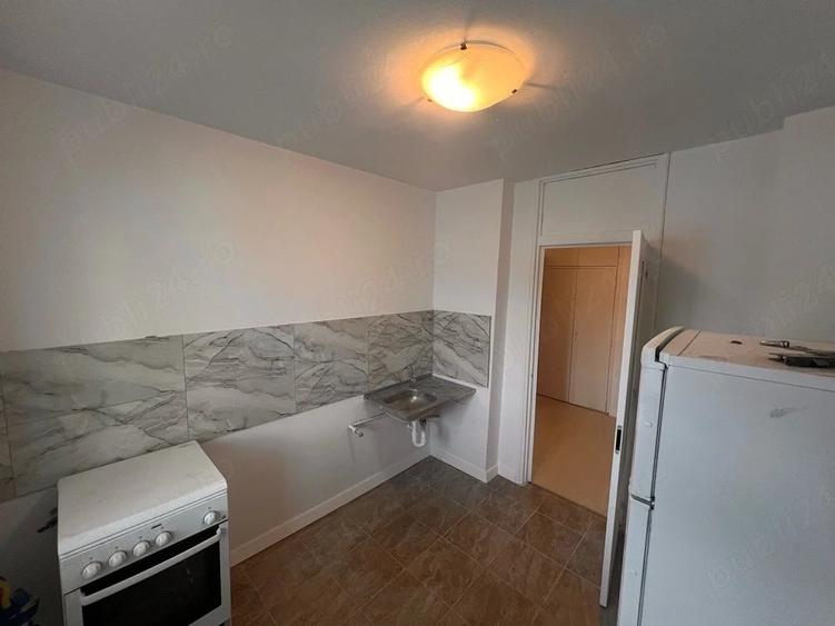 Apartament cu 3 camere decomandat în Dristor