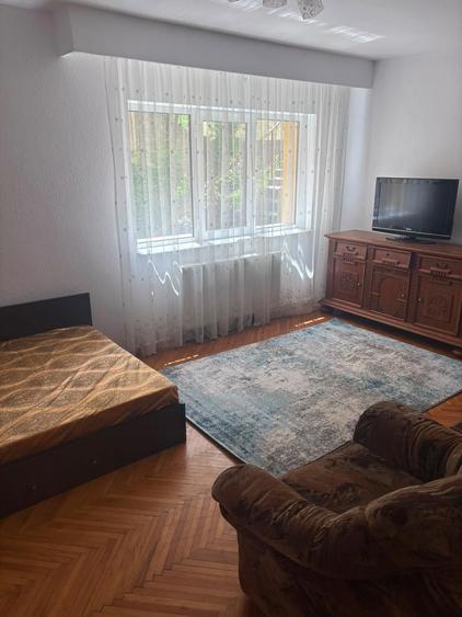 Apartament cu 4 camere decomandat în Dosu Bricii